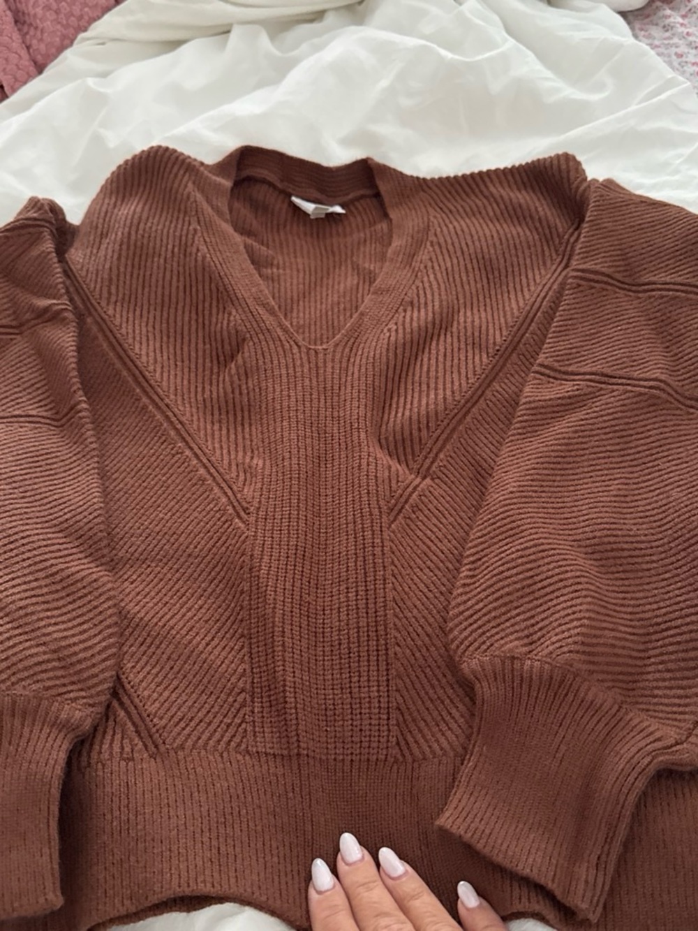 vestique Rust Brown Ribbed V-Neck Sweater